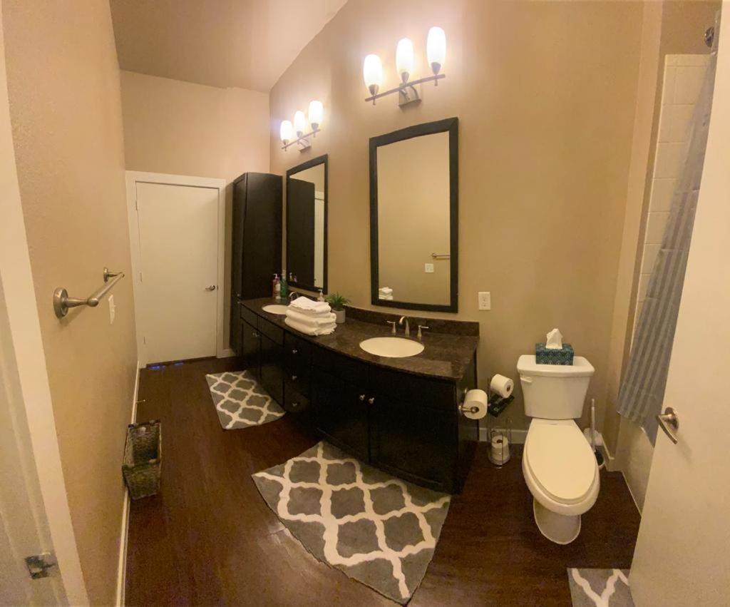Luxury 1Br Condo Wbalcony - Galleriariver Oak Houston Bagian luar foto
