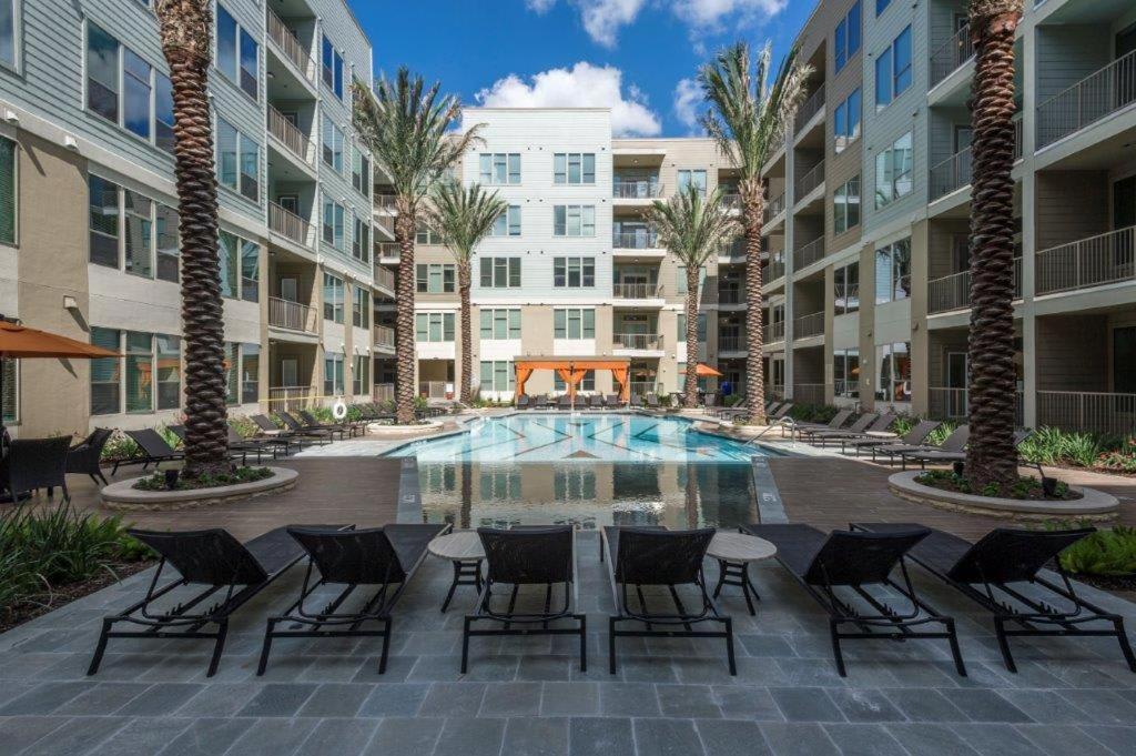 Luxury 1Br Condo Wbalcony - Galleriariver Oak Houston Bagian luar foto