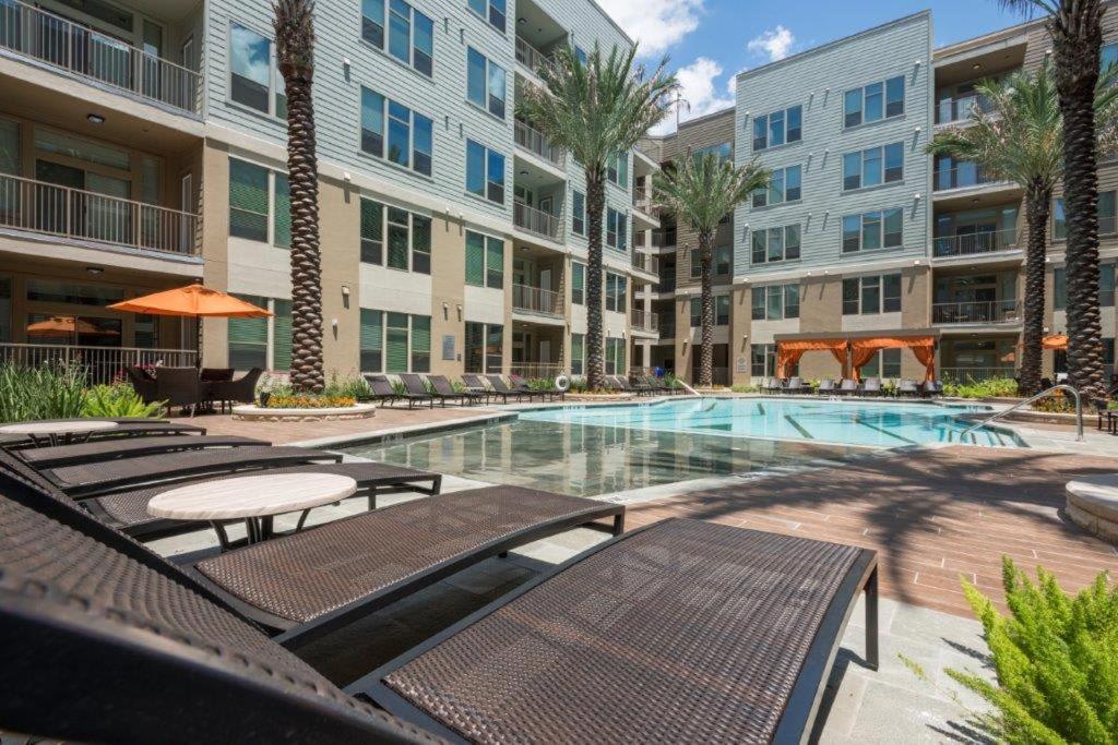 Luxury 1Br Condo Wbalcony - Galleriariver Oak Houston Bagian luar foto