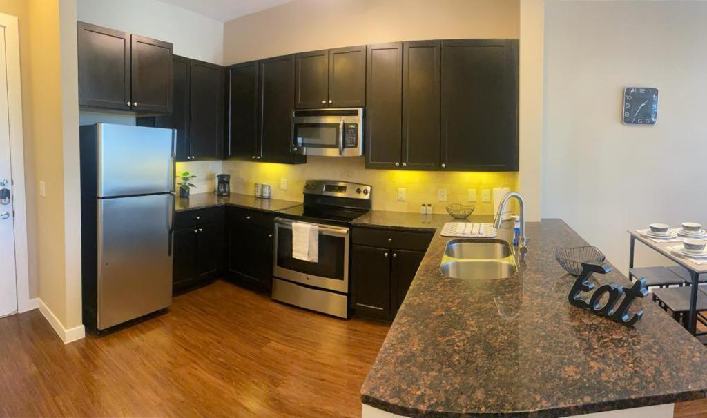 Luxury 1Br Condo Wbalcony - Galleriariver Oak Houston Bagian luar foto